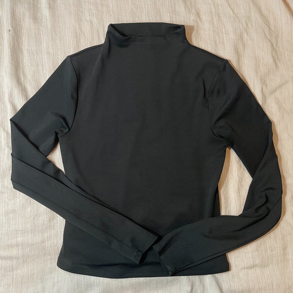 Express body Contour High Compression Mock Neck Long Sleeve size small